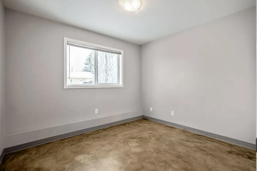 204 6 Avenue Strathmore AB T1P 1S3