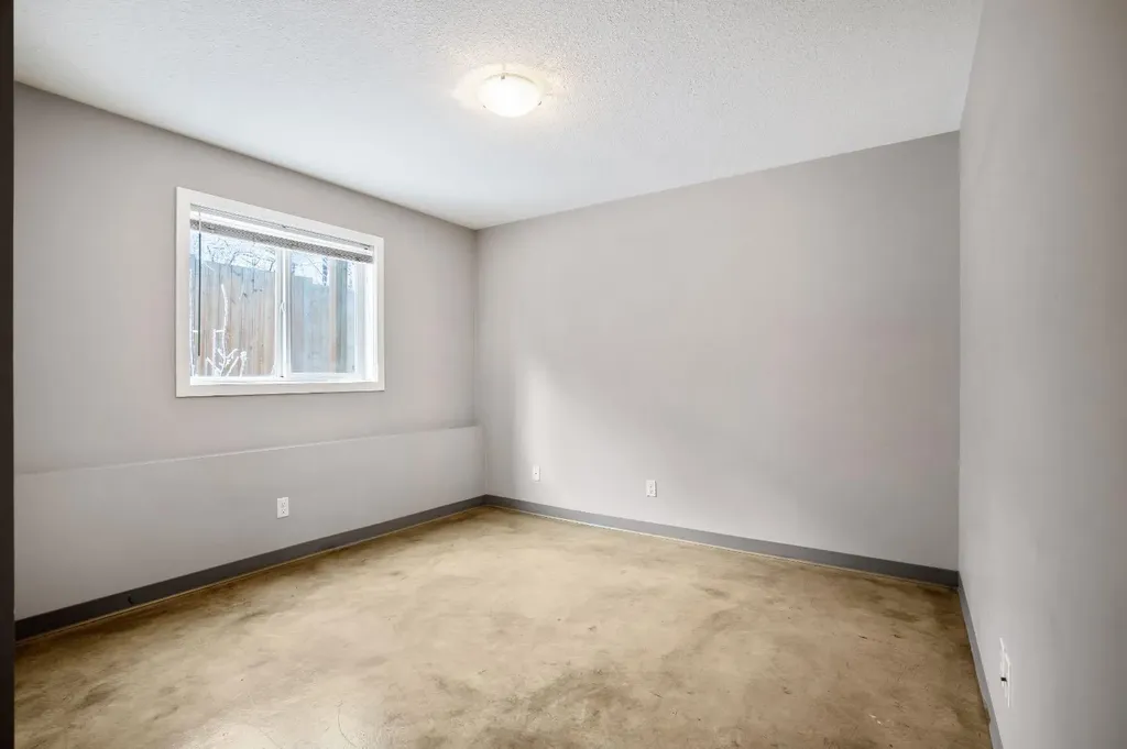 204 6 Avenue Strathmore AB T1P 1S3
