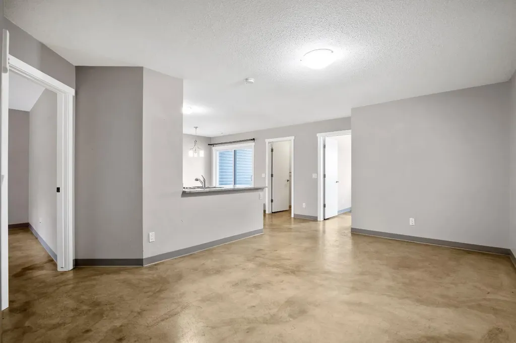 204 6 Avenue Strathmore AB T1P 1S3
