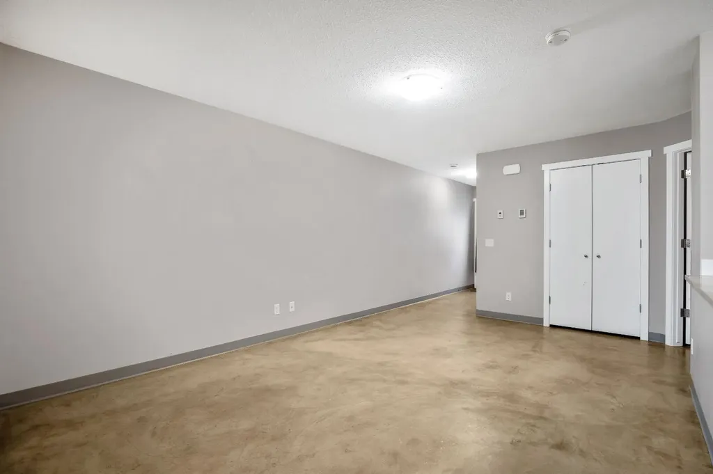 204 6 Avenue Strathmore AB T1P 1S3