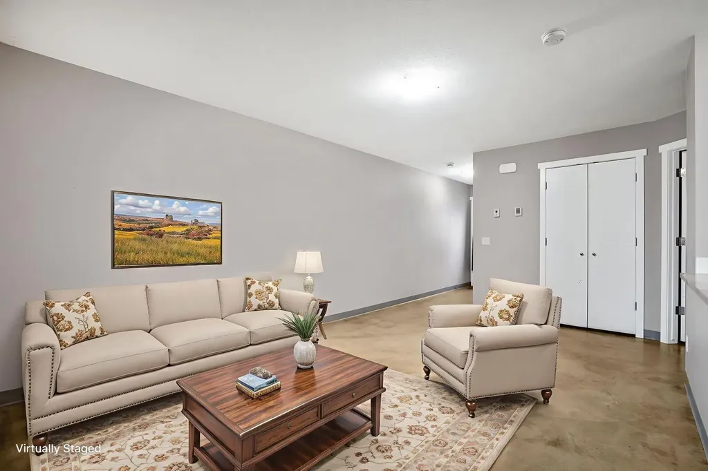 204 6 Avenue Strathmore AB T1P 1S3