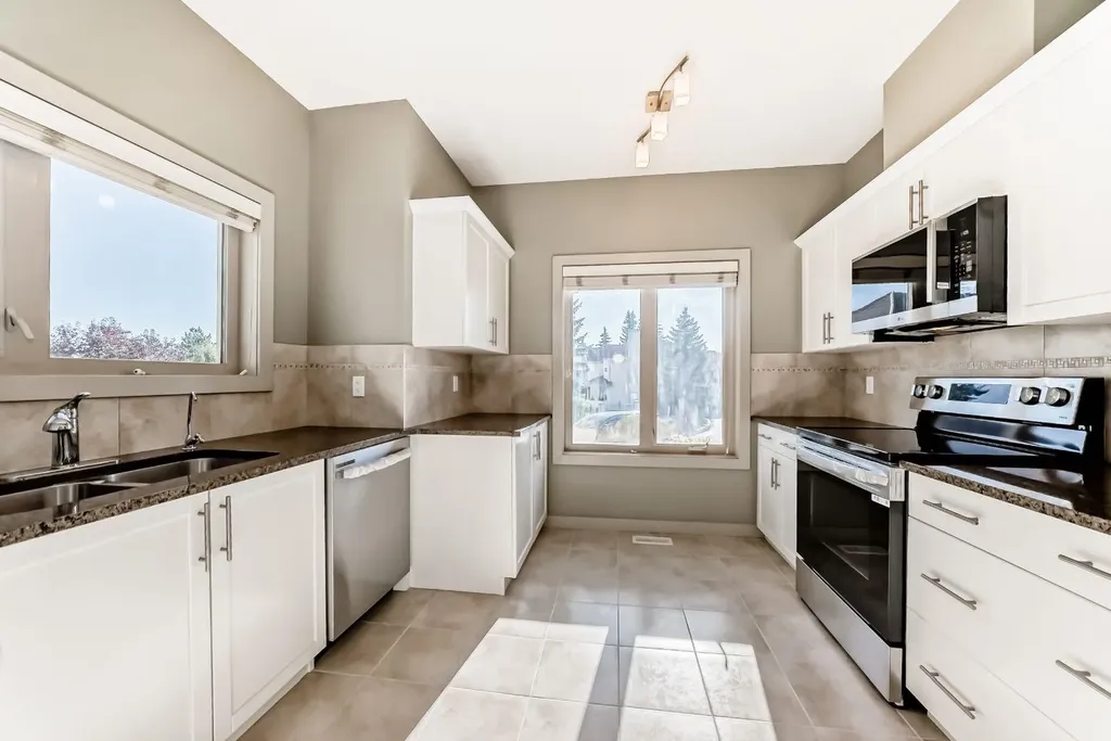 12 Cougar Ridge Landing SW Calgary AB T3H 0X8