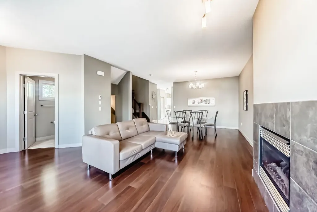 12 Cougar Ridge Landing SW Calgary AB T3H 0X8
