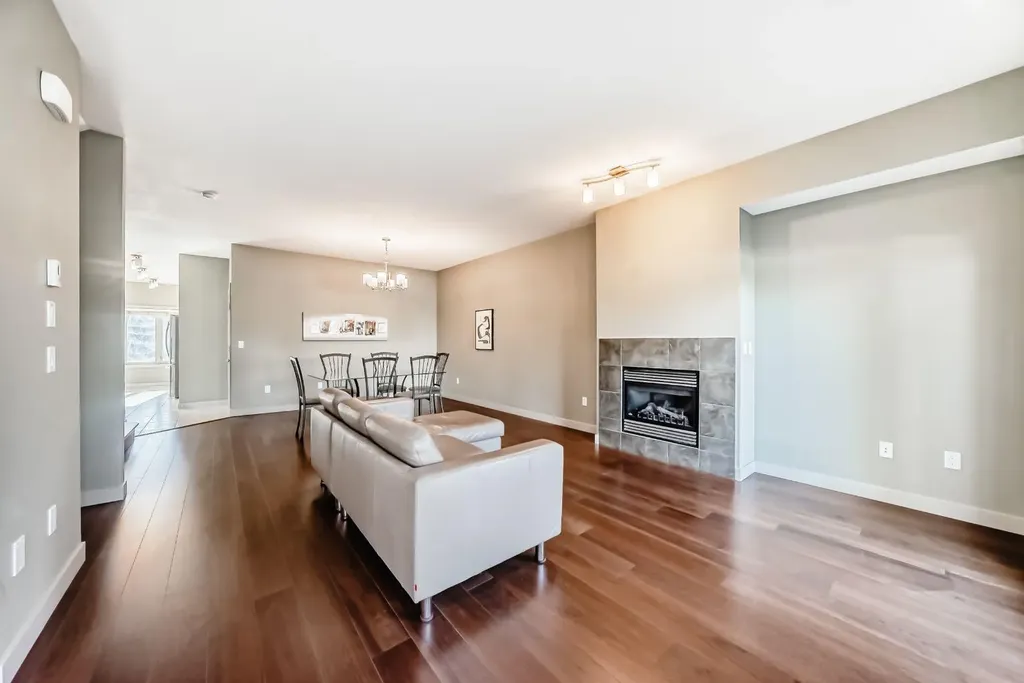 12 Cougar Ridge Landing SW Calgary AB T3H 0X8