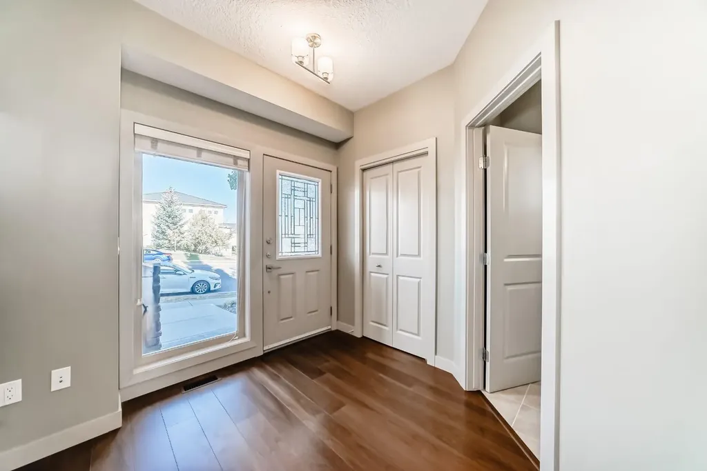 12 Cougar Ridge Landing SW Calgary AB T3H 0X8