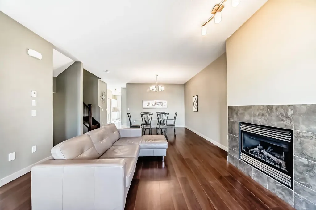 12 Cougar Ridge Landing SW Calgary AB T3H 0X8