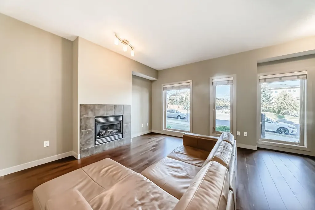 12 Cougar Ridge Landing SW Calgary AB T3H 0X8