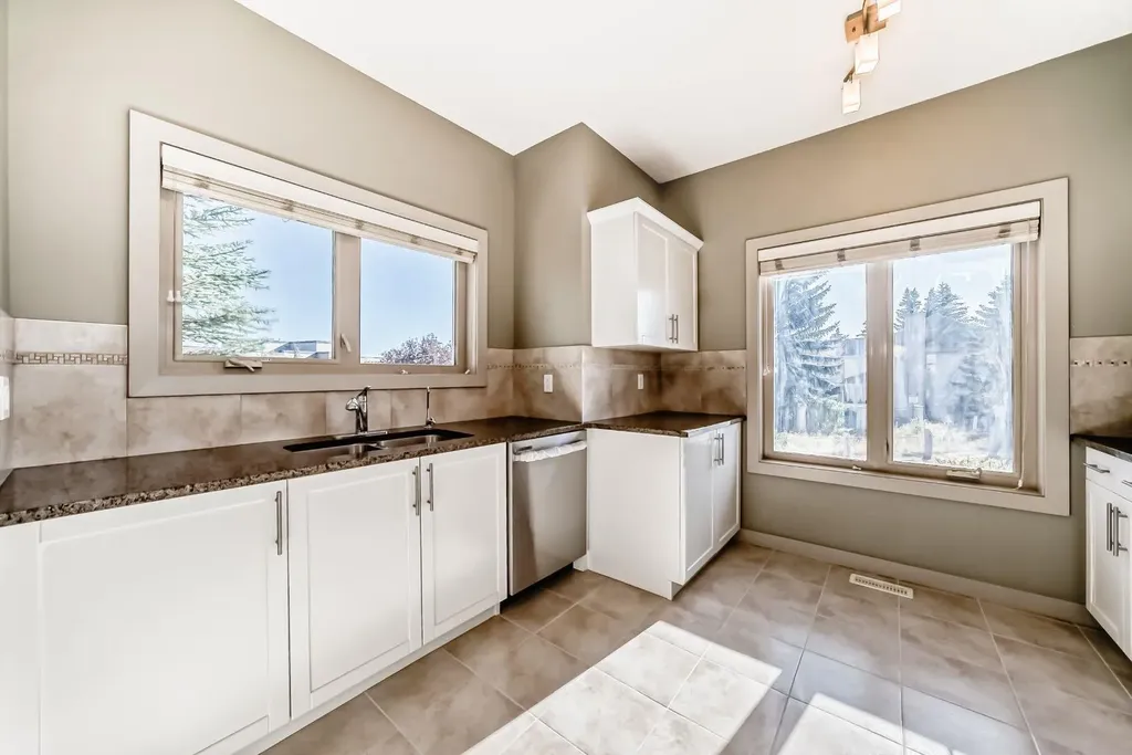 12 Cougar Ridge Landing SW Calgary AB T3H 0X8