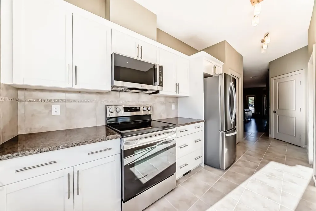12 Cougar Ridge Landing SW Calgary AB T3H 0X8