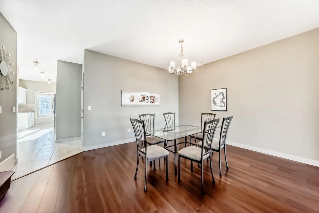 12 Cougar Ridge Landing SW Calgary AB T3H 0X8