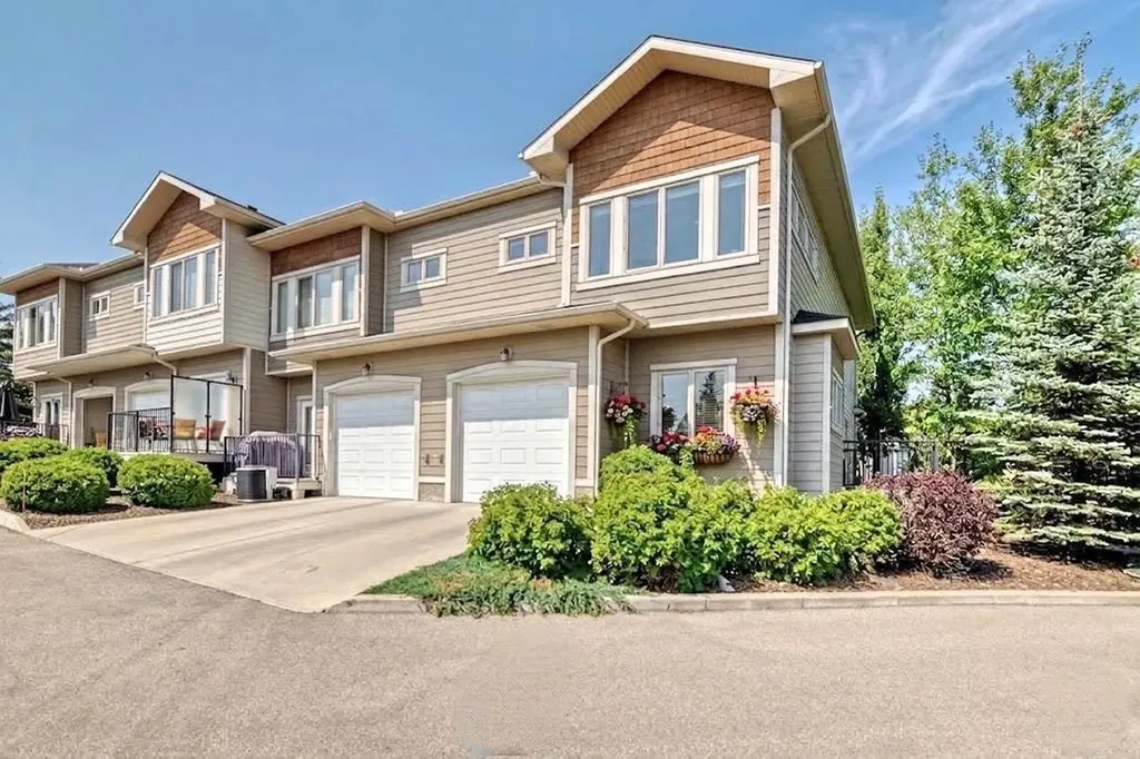 12 Cougar Ridge Landing SW Calgary AB T3H 0X8