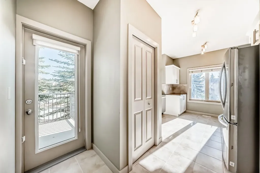 12 Cougar Ridge Landing SW Calgary AB T3H 0X8