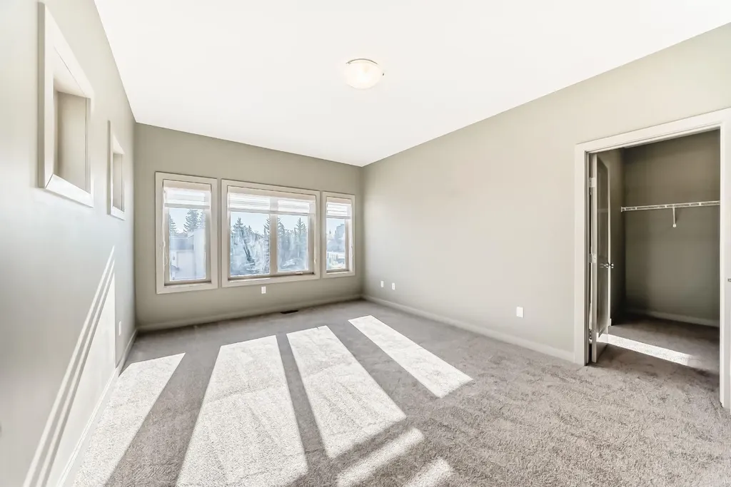 12 Cougar Ridge Landing SW Calgary AB T3H 0X8