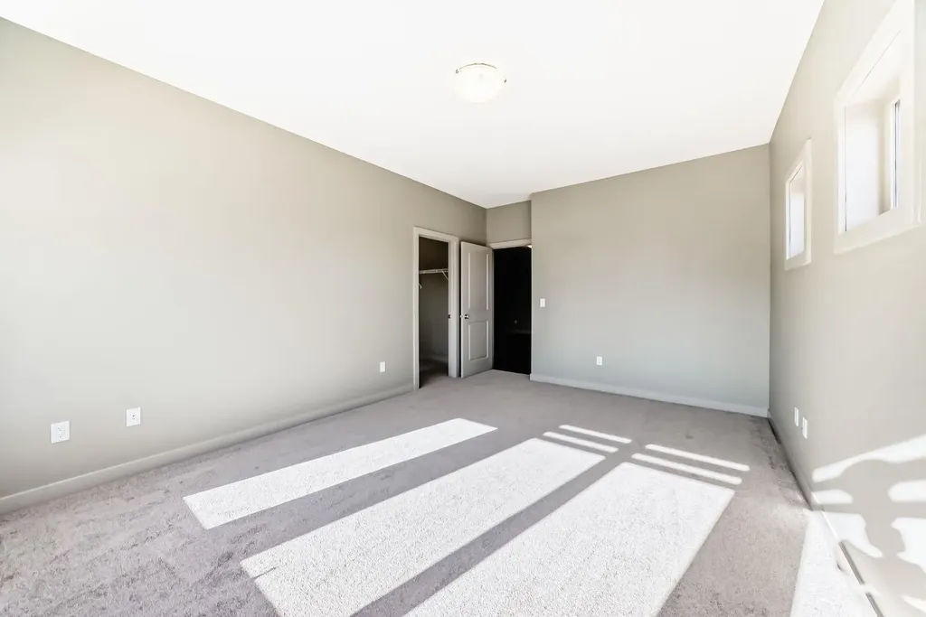 12 Cougar Ridge Landing SW Calgary AB T3H 0X8
