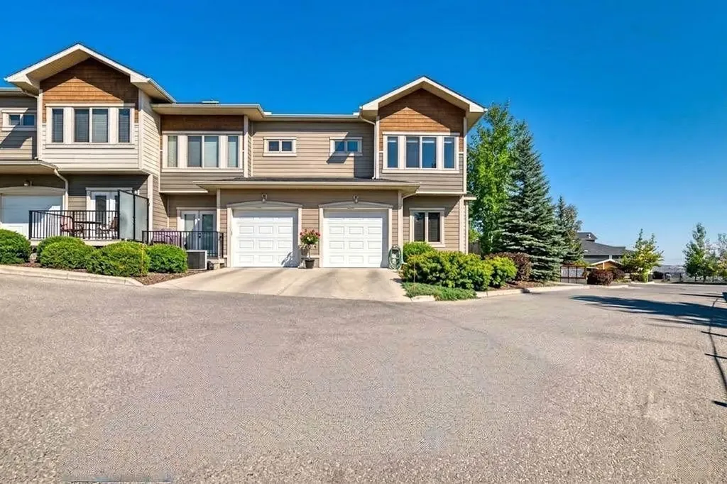 12 Cougar Ridge Landing SW Calgary AB T3H 0X8