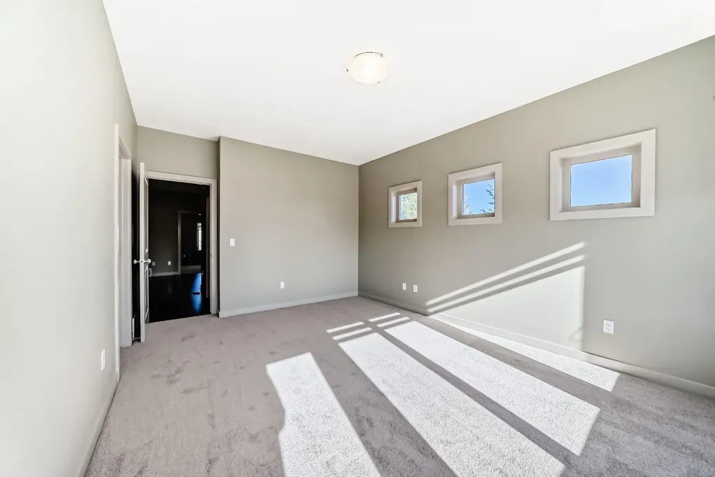 12 Cougar Ridge Landing SW Calgary AB T3H 0X8