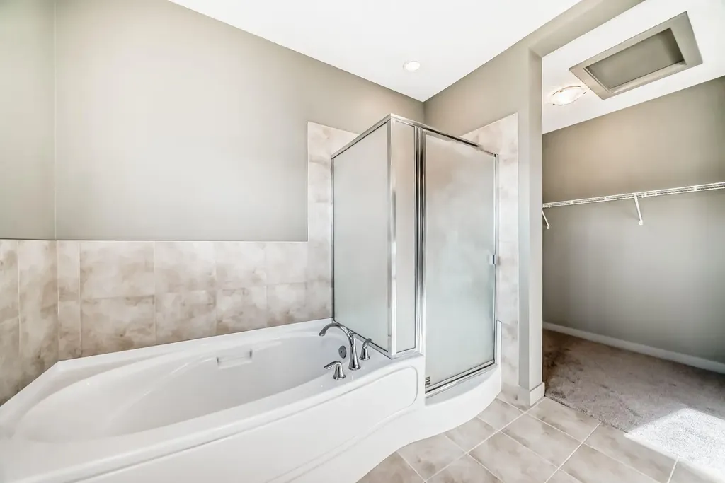 12 Cougar Ridge Landing SW Calgary AB T3H 0X8