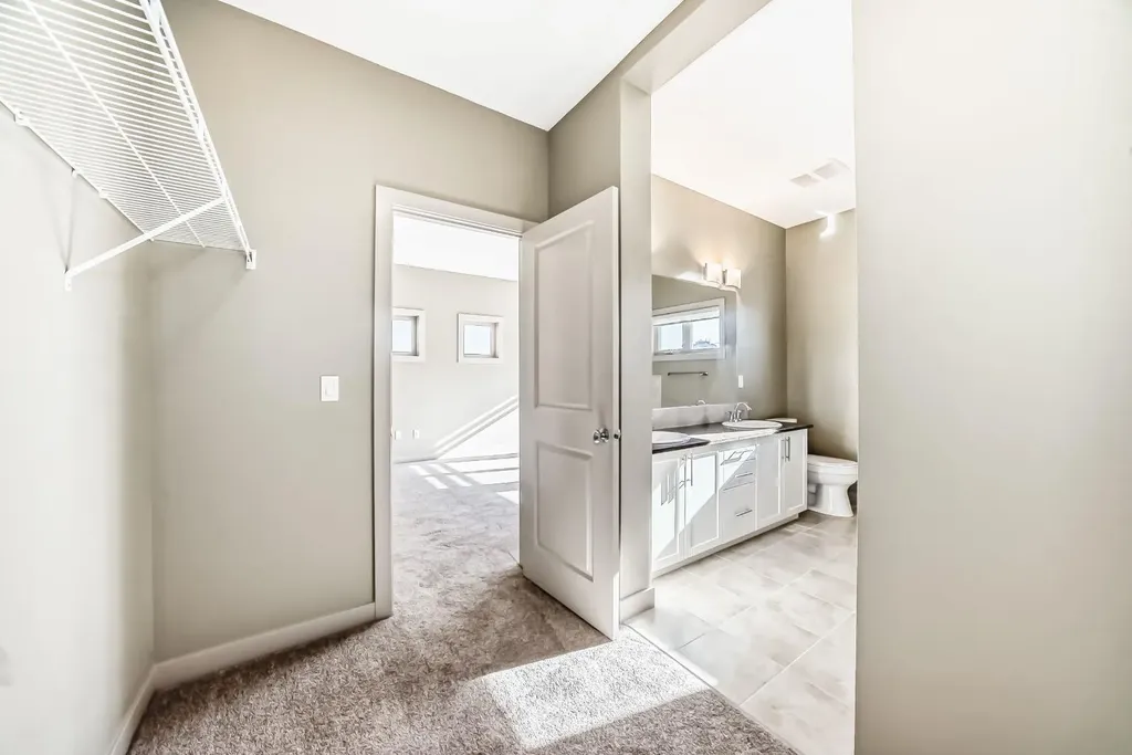 12 Cougar Ridge Landing SW Calgary AB T3H 0X8
