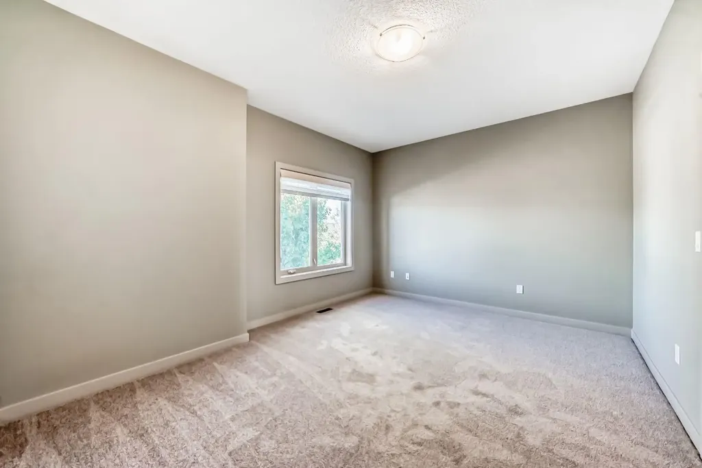 12 Cougar Ridge Landing SW Calgary AB T3H 0X8