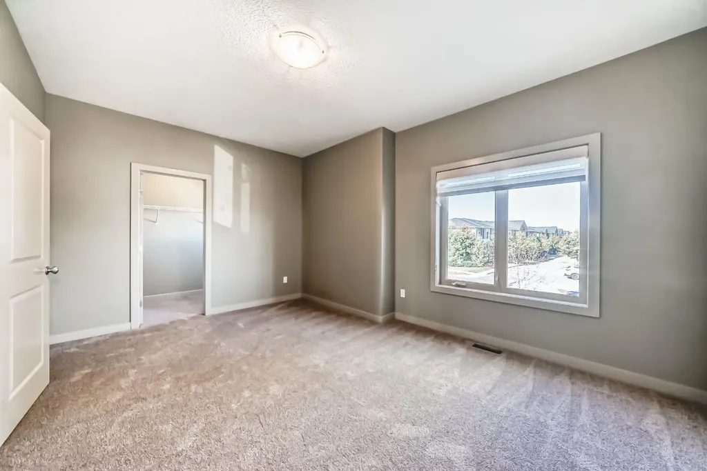 12 Cougar Ridge Landing SW Calgary AB T3H 0X8