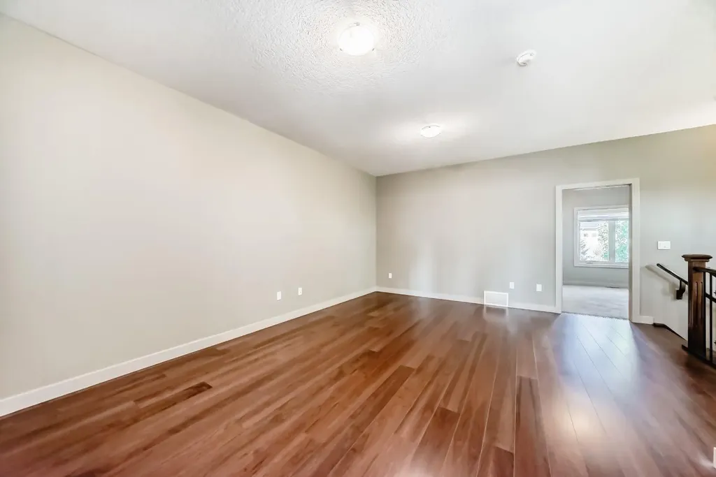 12 Cougar Ridge Landing SW Calgary AB T3H 0X8