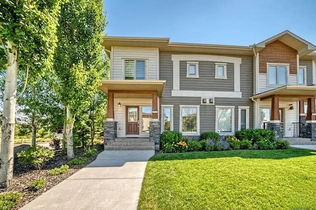 12 Cougar Ridge Landing SW Calgary AB T3H 0X8
