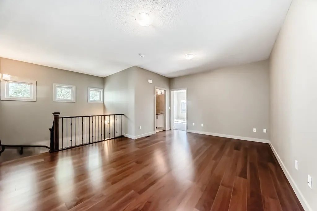12 Cougar Ridge Landing SW Calgary AB T3H 0X8