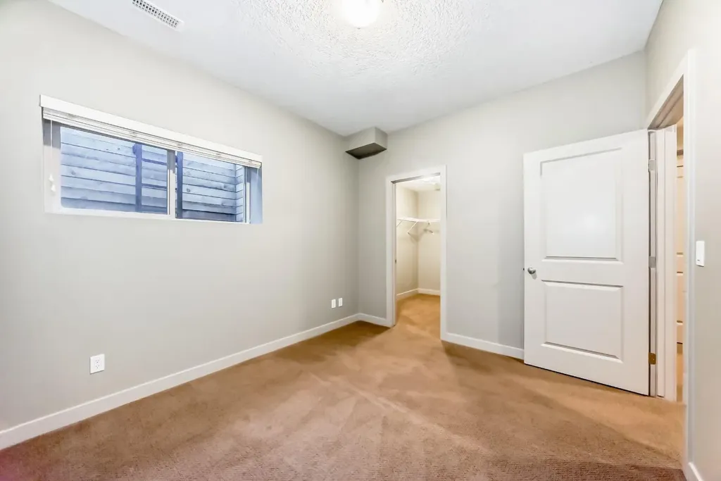 12 Cougar Ridge Landing SW Calgary AB T3H 0X8