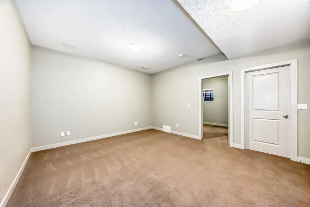 12 Cougar Ridge Landing SW Calgary AB T3H 0X8