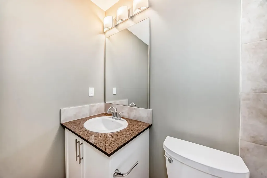 12 Cougar Ridge Landing SW Calgary AB T3H 0X8