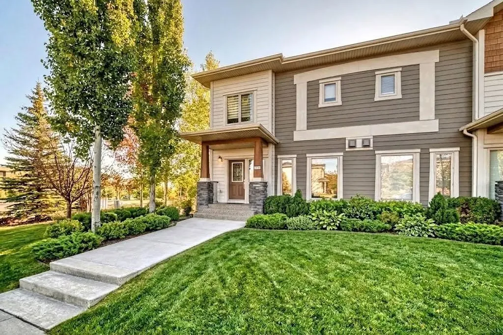 12 Cougar Ridge Landing SW Calgary AB T3H 0X8