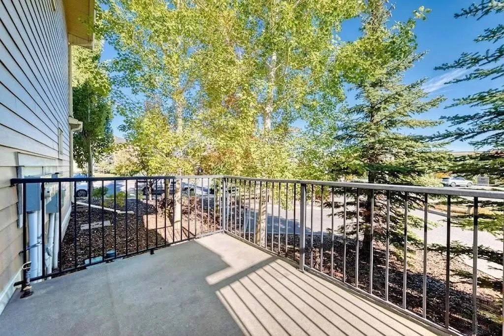 12 Cougar Ridge Landing SW Calgary AB T3H 0X8