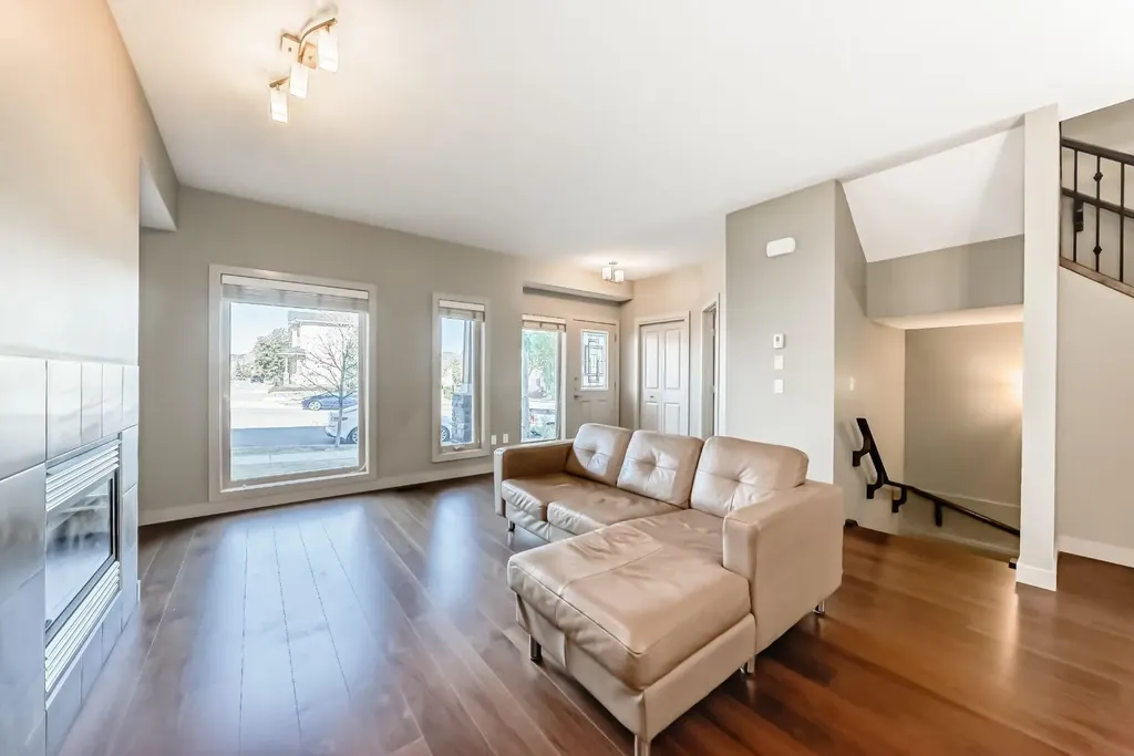 12 Cougar Ridge Landing SW Calgary AB T3H 0X8
