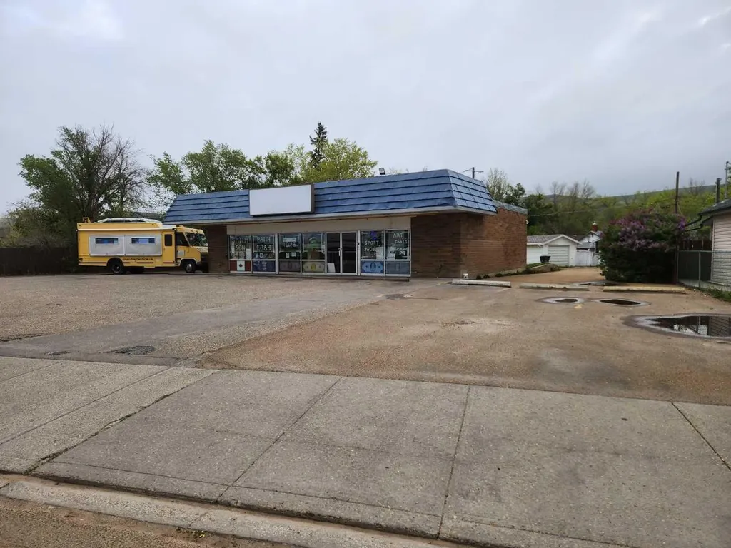 208 Railway Avenue E Drumheller AB T0J 0Y4
