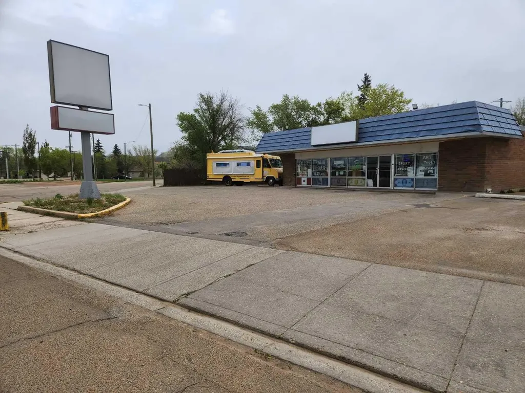 208 Railway Avenue E Drumheller AB T0J 0Y4