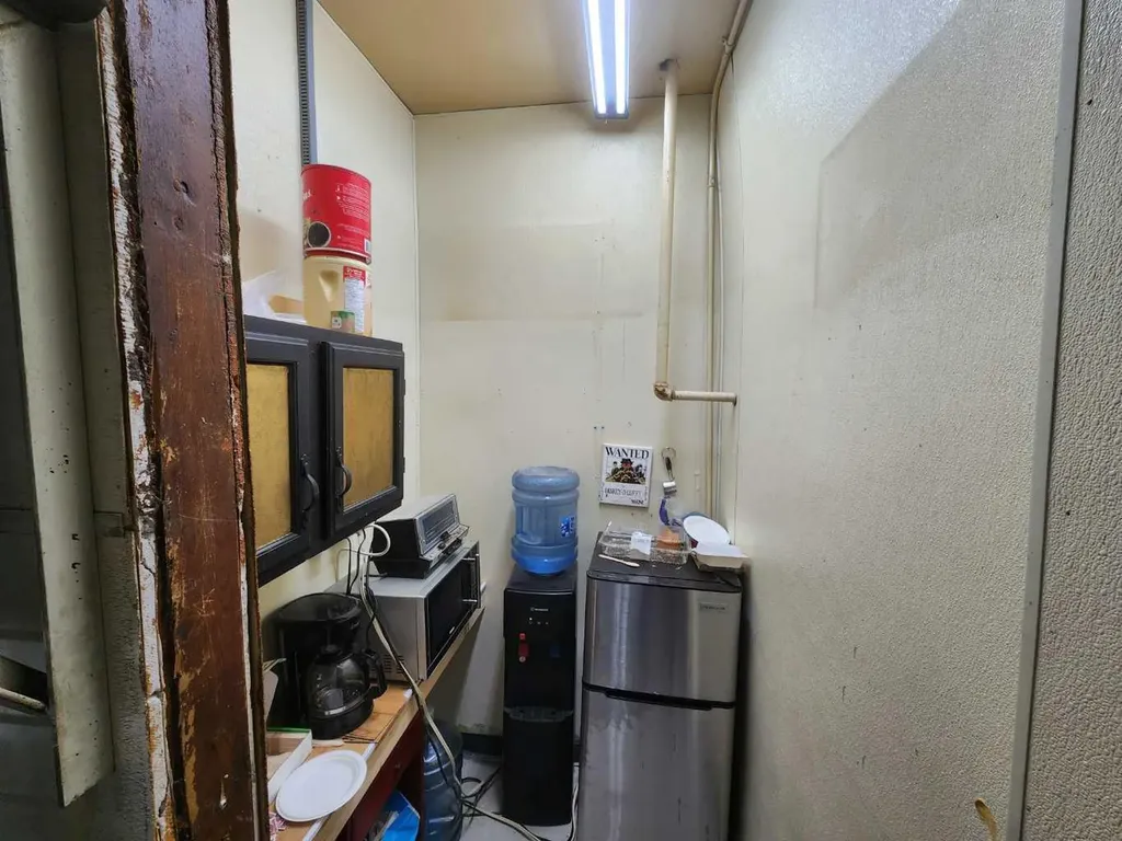 208 Railway Avenue E Drumheller AB T0J 0Y4