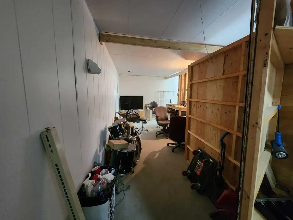 208 Railway Avenue E Drumheller AB T0J 0Y4