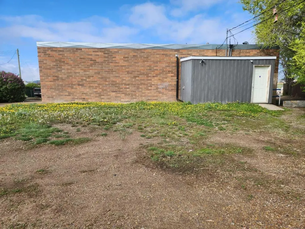 208 Railway Avenue E Drumheller AB T0J 0Y4