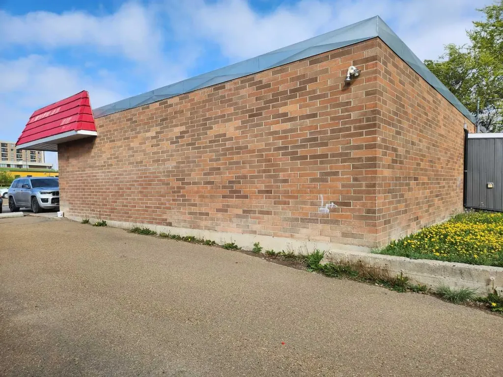 208 Railway Avenue E Drumheller AB T0J 0Y4