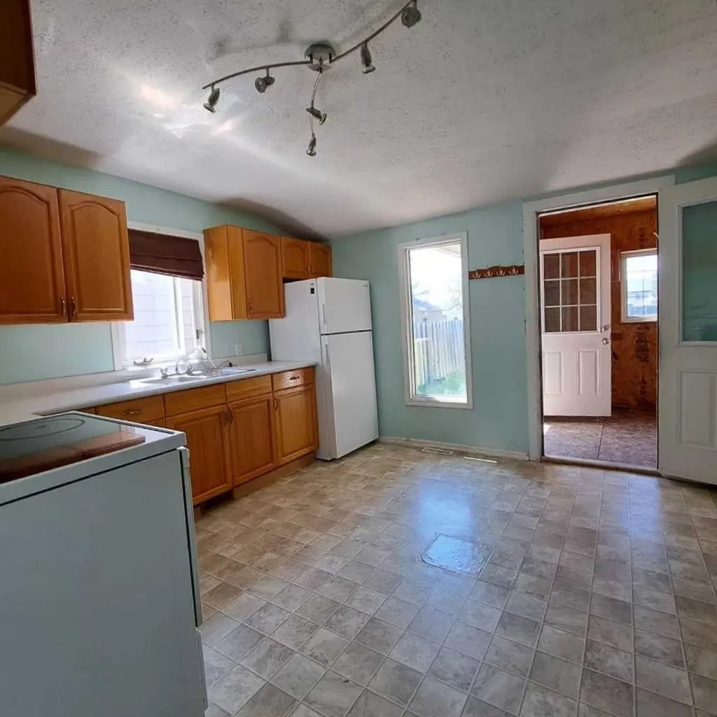 5308 49 Avenue Lloydminster SK S9V 0V1