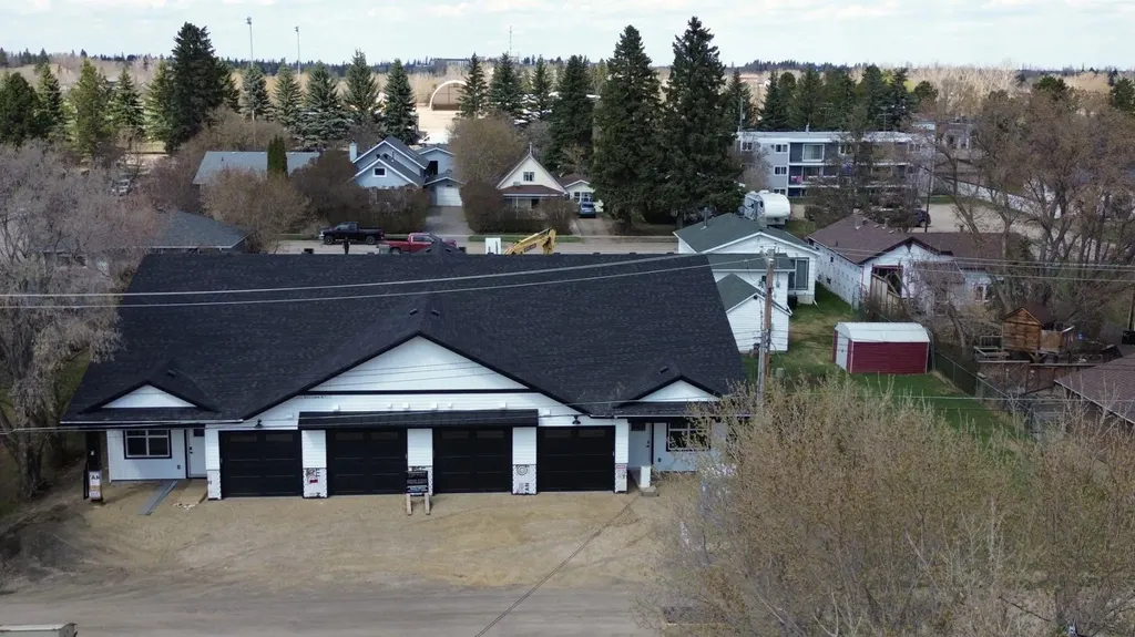 5463 55 Avenue Lacombe AB T4L 1M1