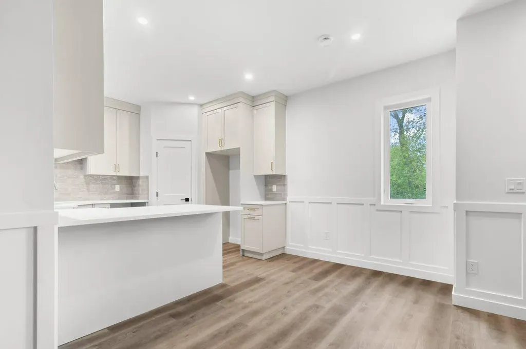 5463 55 Avenue Lacombe AB T4L 1M1
