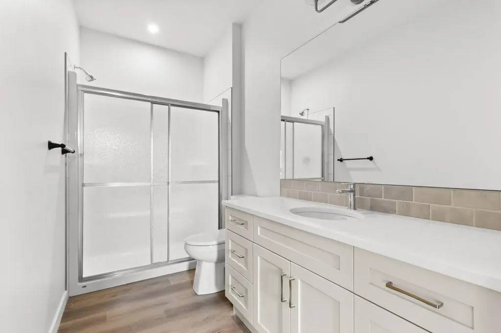 5463 55 Avenue Lacombe AB T4L 1M1