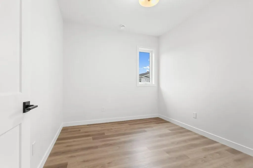 5463 55 Avenue Lacombe AB T4L 1M1