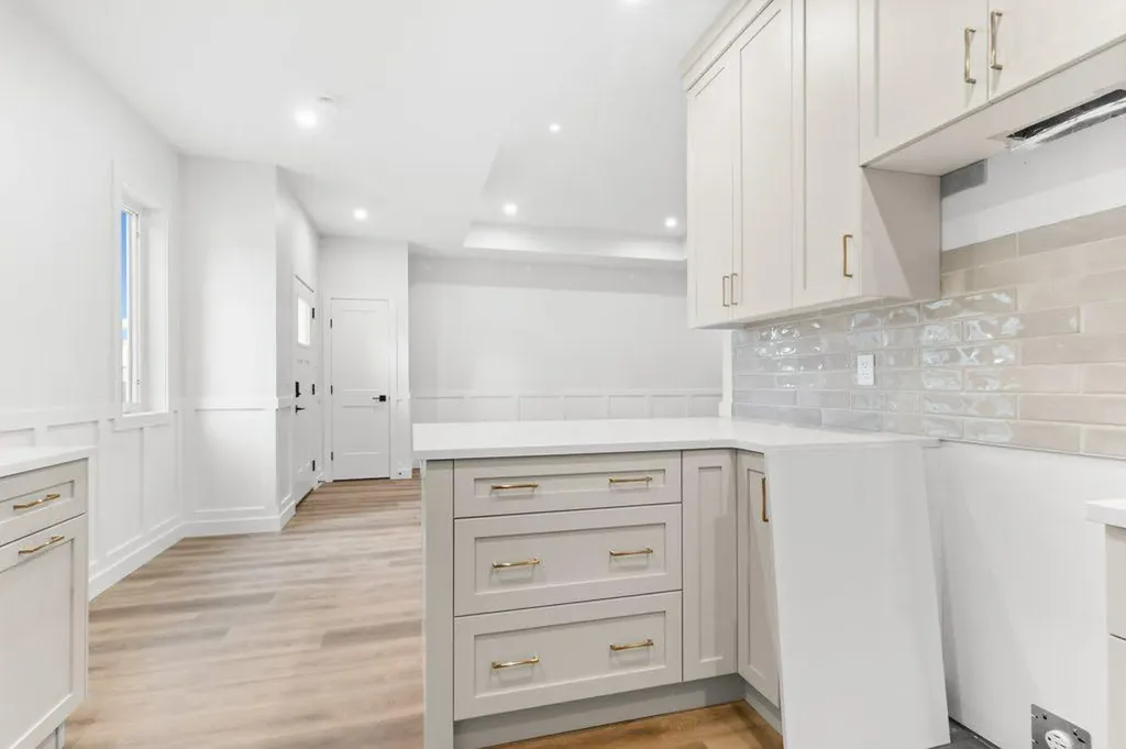 5463 55 Avenue Lacombe AB T4L 1M1