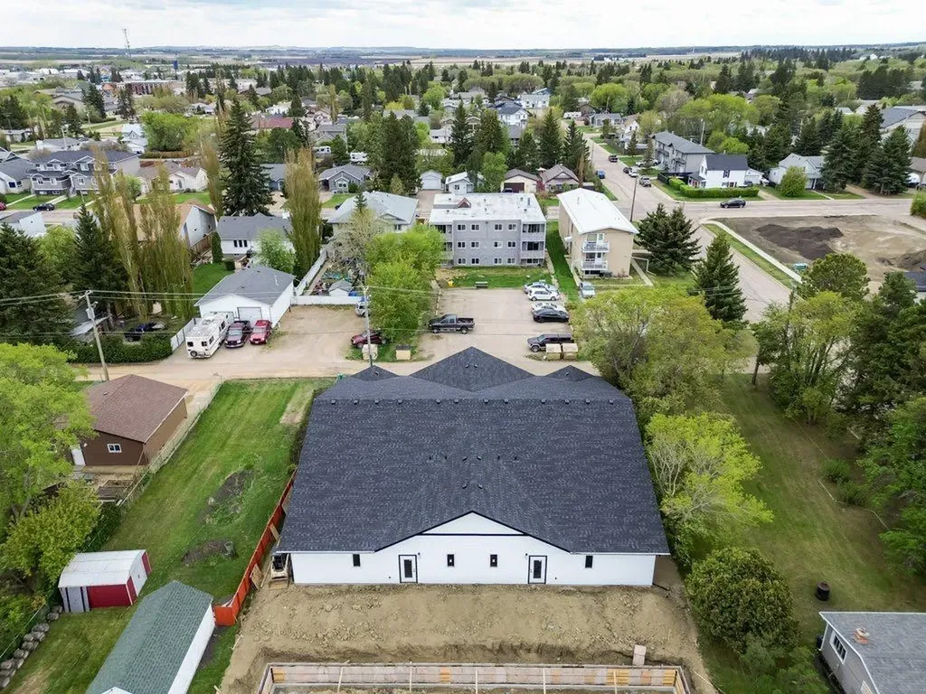 5463 55 Avenue Lacombe AB T4L 1M1