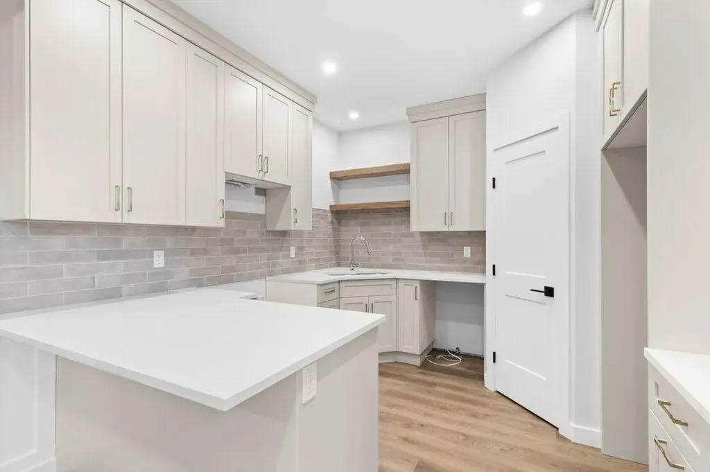 5463 55 Avenue Lacombe AB T4L 1M1