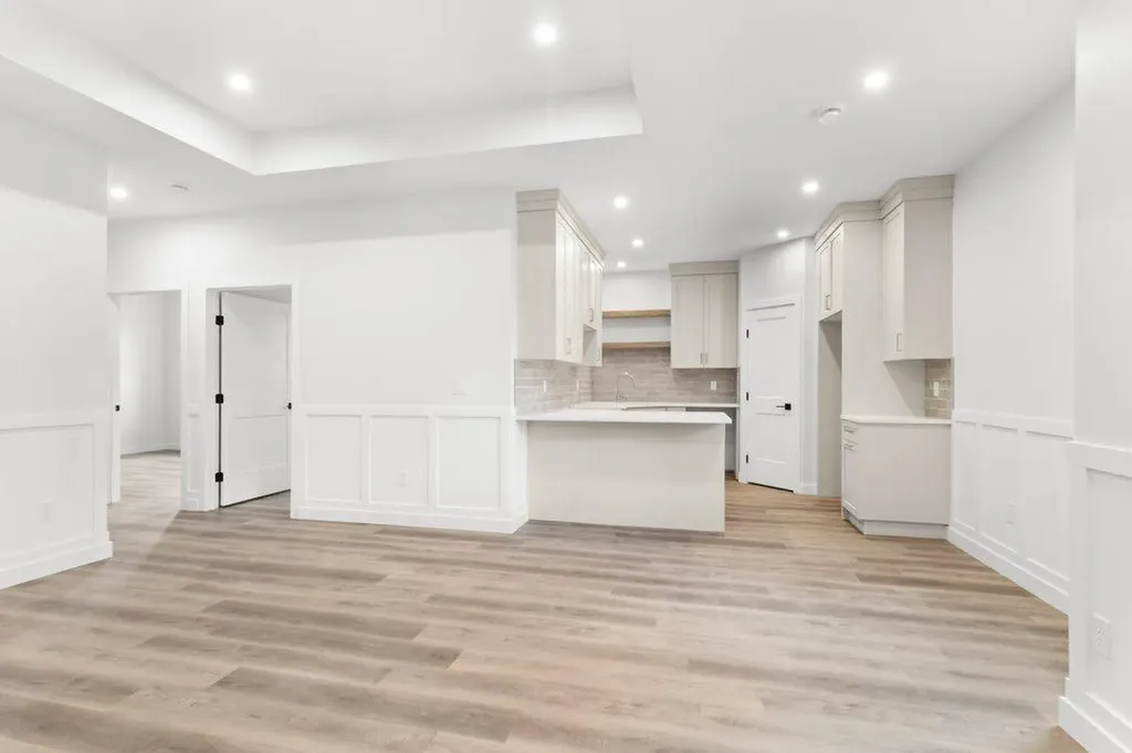 5463 55 Avenue Lacombe AB T4L 1M1