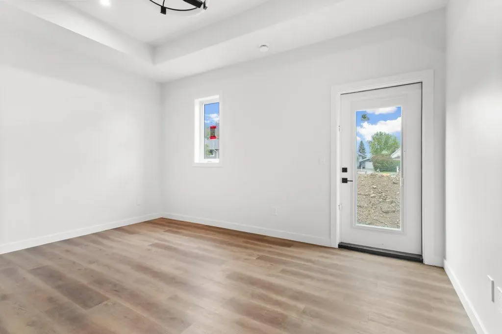 5463 55 Avenue Lacombe AB T4L 1M1