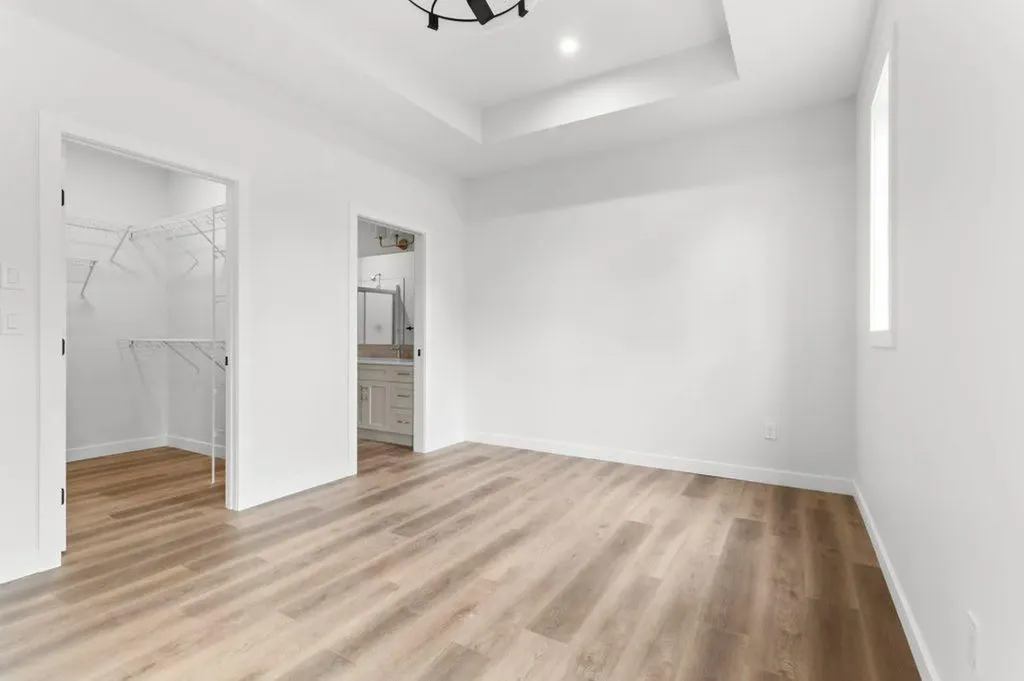 5463 55 Avenue Lacombe AB T4L 1M1
